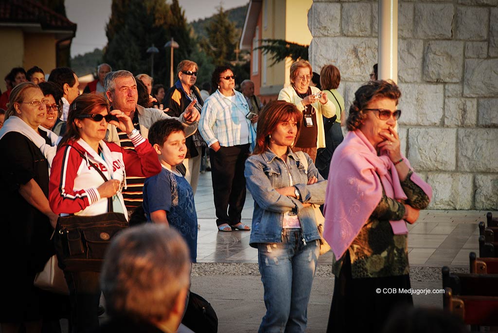 Looking at the miracle of the sun in Medjugorje