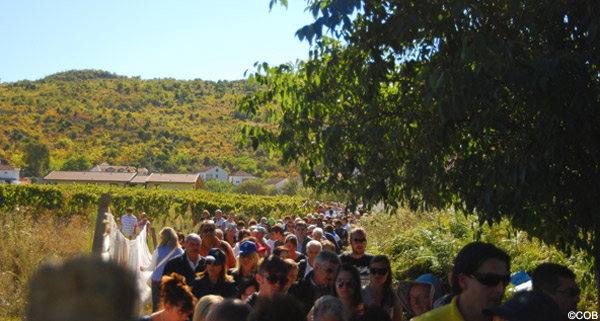 The crowds leaving the apparition, September 2, 2010