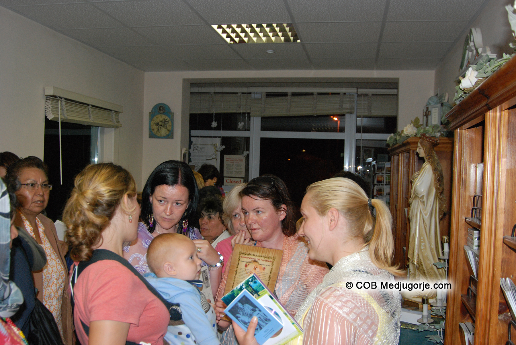 Caritas Community mother with child and pilgrims