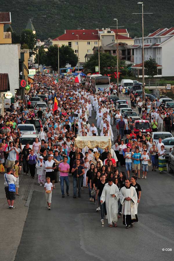 eucharistic procession in medjugorje