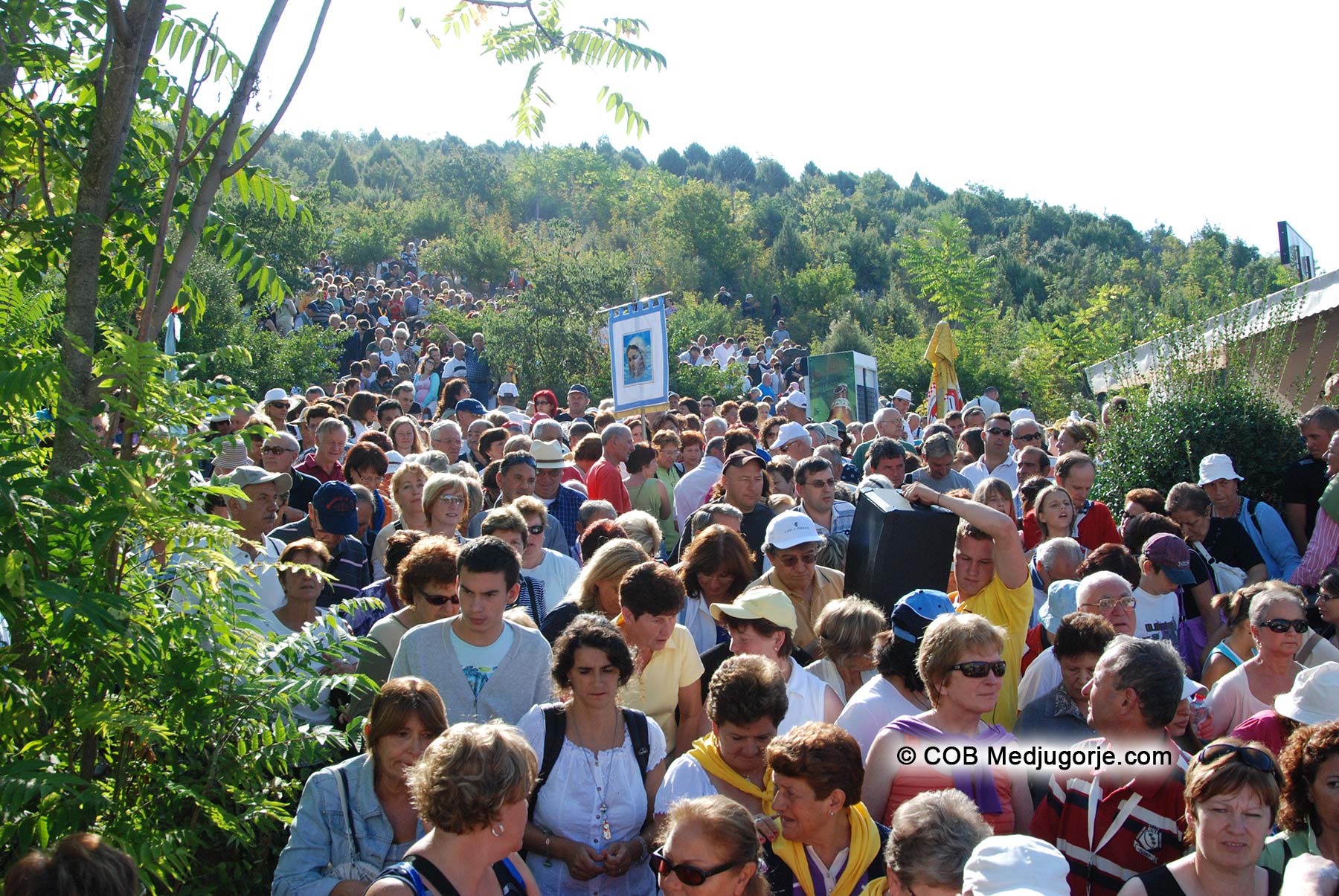 Pilgrims leaving after the apparition of September 2, 2009